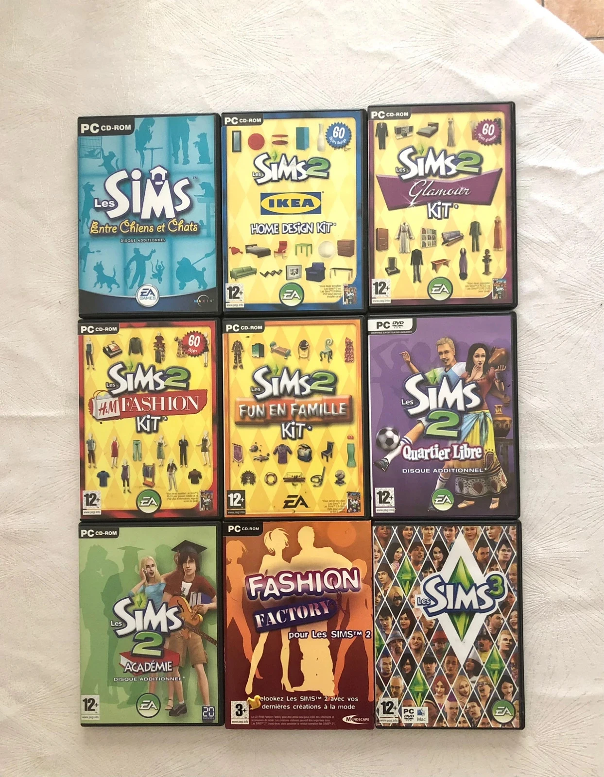 Lot 9 jeux PC Les Sims 1, 2 et 3 + Kits d'objets et extensions
